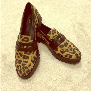 Via Spiga size 6 leopard print shoes